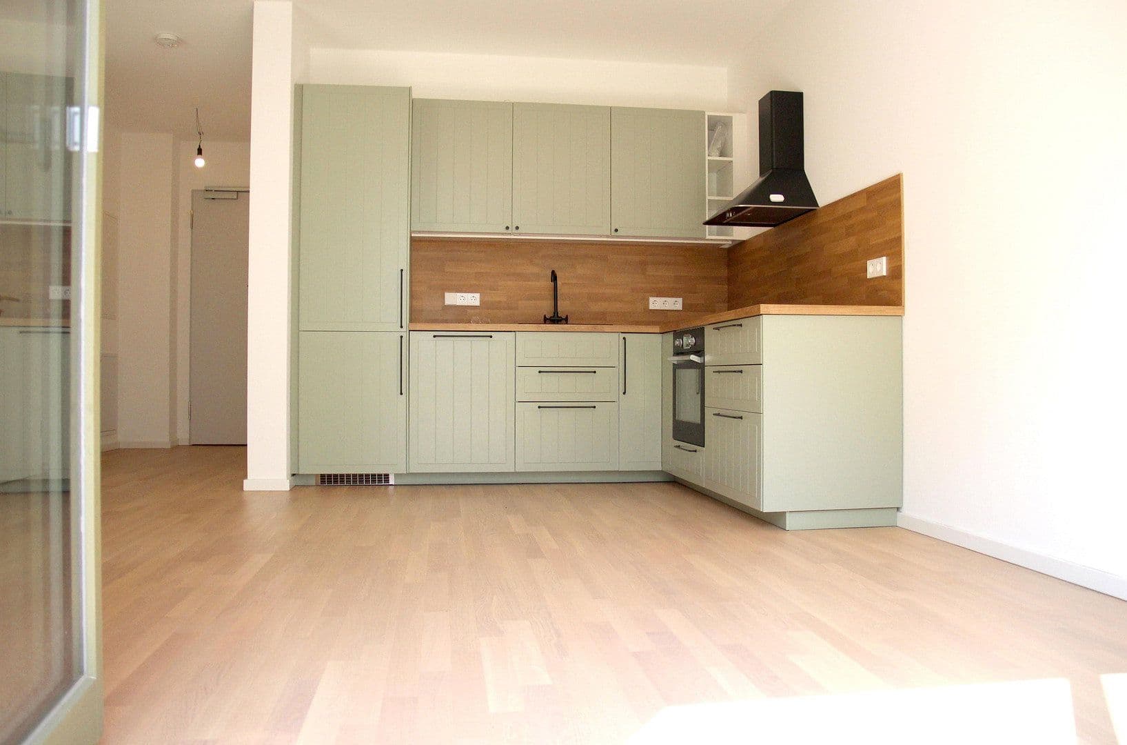 Prodej bytu 3+1 86 m², Berlin, Berlín Prodej bytu 3+1 86 m², Berlin, Berlín