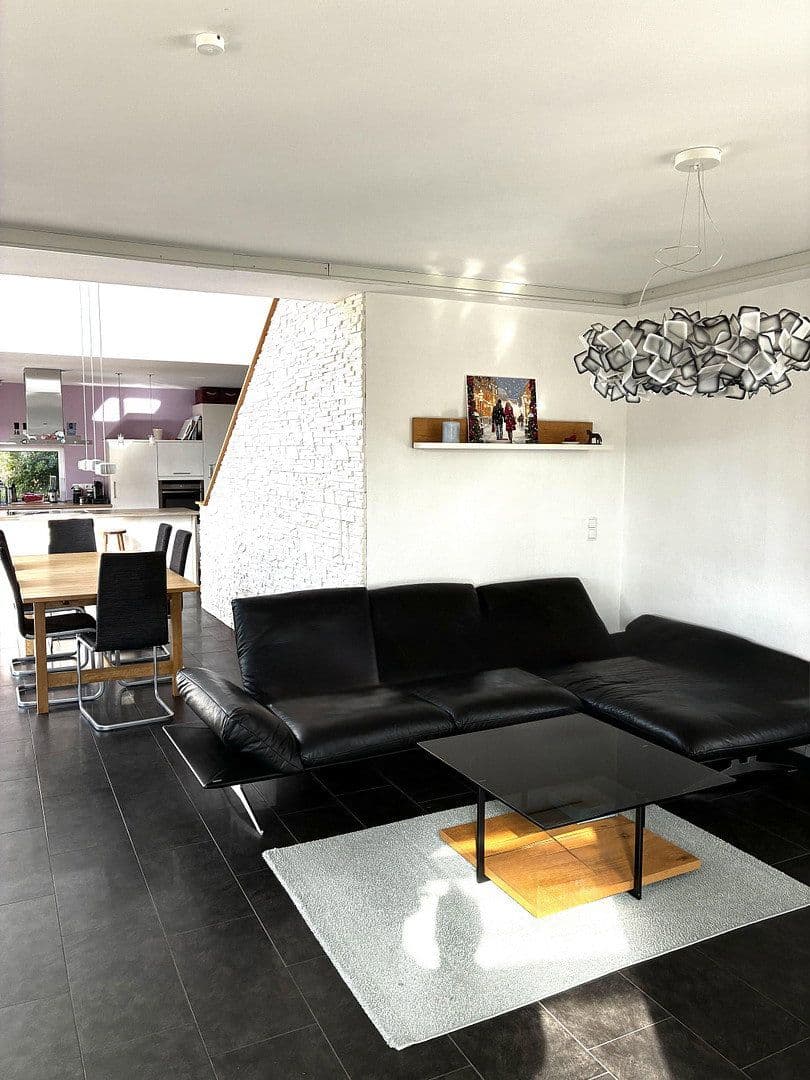 Prodej domu 161 m², pozemek 853 m², Maria-Theresien-Str. 30, Lohr am Main, Bavorsko Prodej domu 161 m², pozemek 853 m², Maria-Theresien-Str. 30, Lohr am Main, Bavorsko