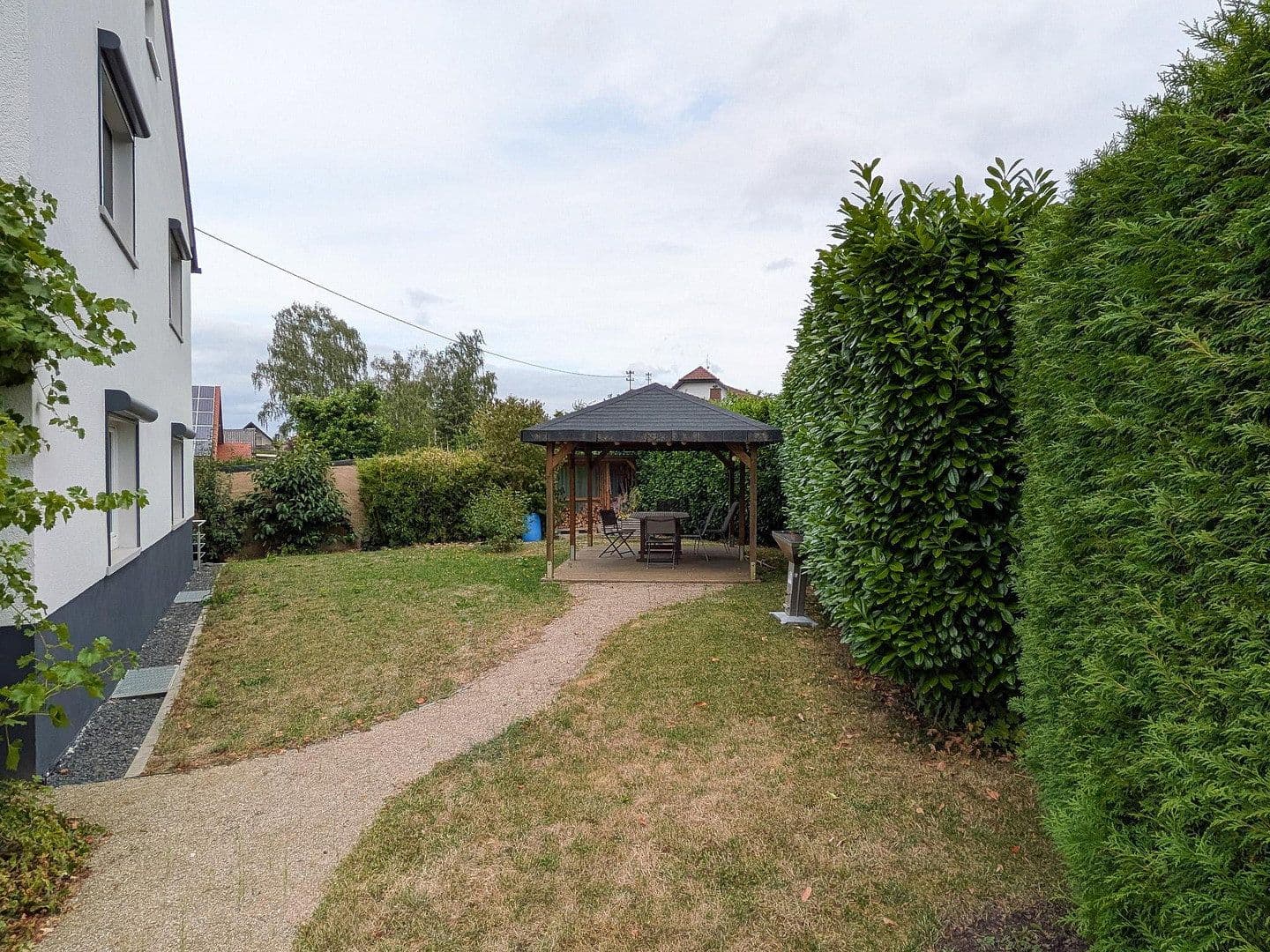 Prodej domu 186 m², pozemek 737 m², Friedrich-Ebert-Str. 1, Limeshain, Hessen Prodej domu 186 m², pozemek 737 m², Friedrich-Ebert-Str. 1, Limeshain, Hessen
