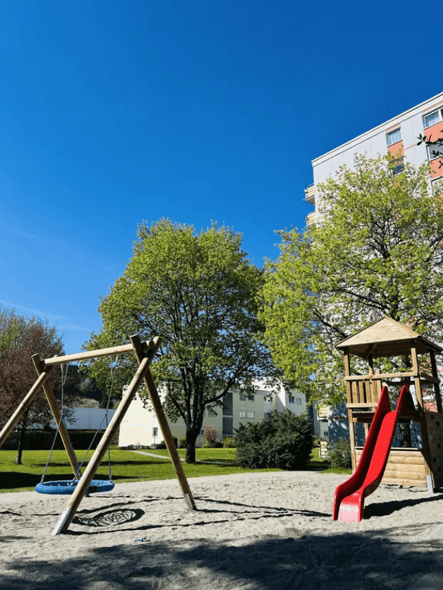 Pronájem bytu 4+1 101 m², Tannenweg 8, Tuttlingen, Bádensko-Württembersko Pronájem bytu 4+1 101 m², Tannenweg 8, Tuttlingen, Bádensko-Württembersko