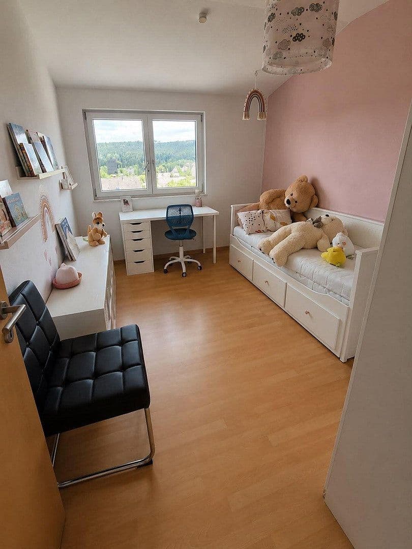 Pronájem bytu 4+1 115 m², Römerweg 31, Schömberg, Bádensko-Württembersko Pronájem bytu 4+1 115 m², Römerweg 31, Schömberg, Bádensko-Württembersko