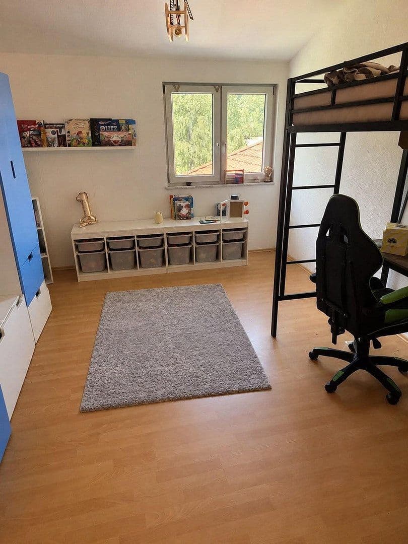 Pronájem bytu 4+1 115 m², Römerweg 31, Schömberg, Bádensko-Württembersko Pronájem bytu 4+1 115 m², Römerweg 31, Schömberg, Bádensko-Württembersko