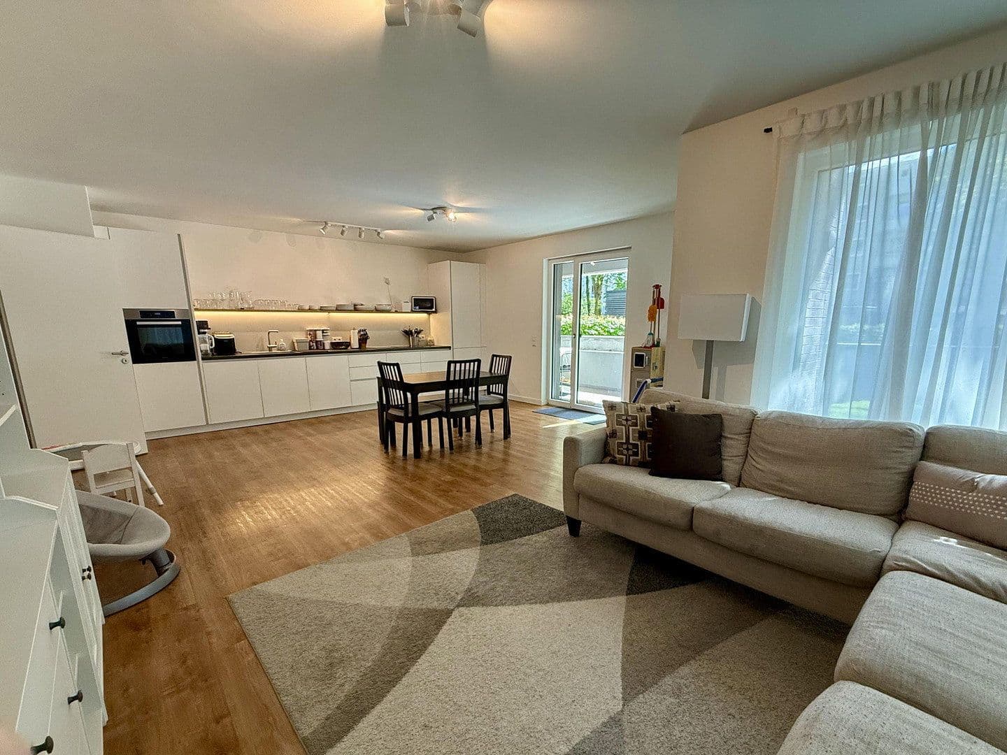 Pronájem bytu 4+1 149 m², Uhlenhorster Weg 31A, Hamburg, Hamburg Pronájem bytu 4+1 149 m², Uhlenhorster Weg 31A, Hamburg, Hamburg