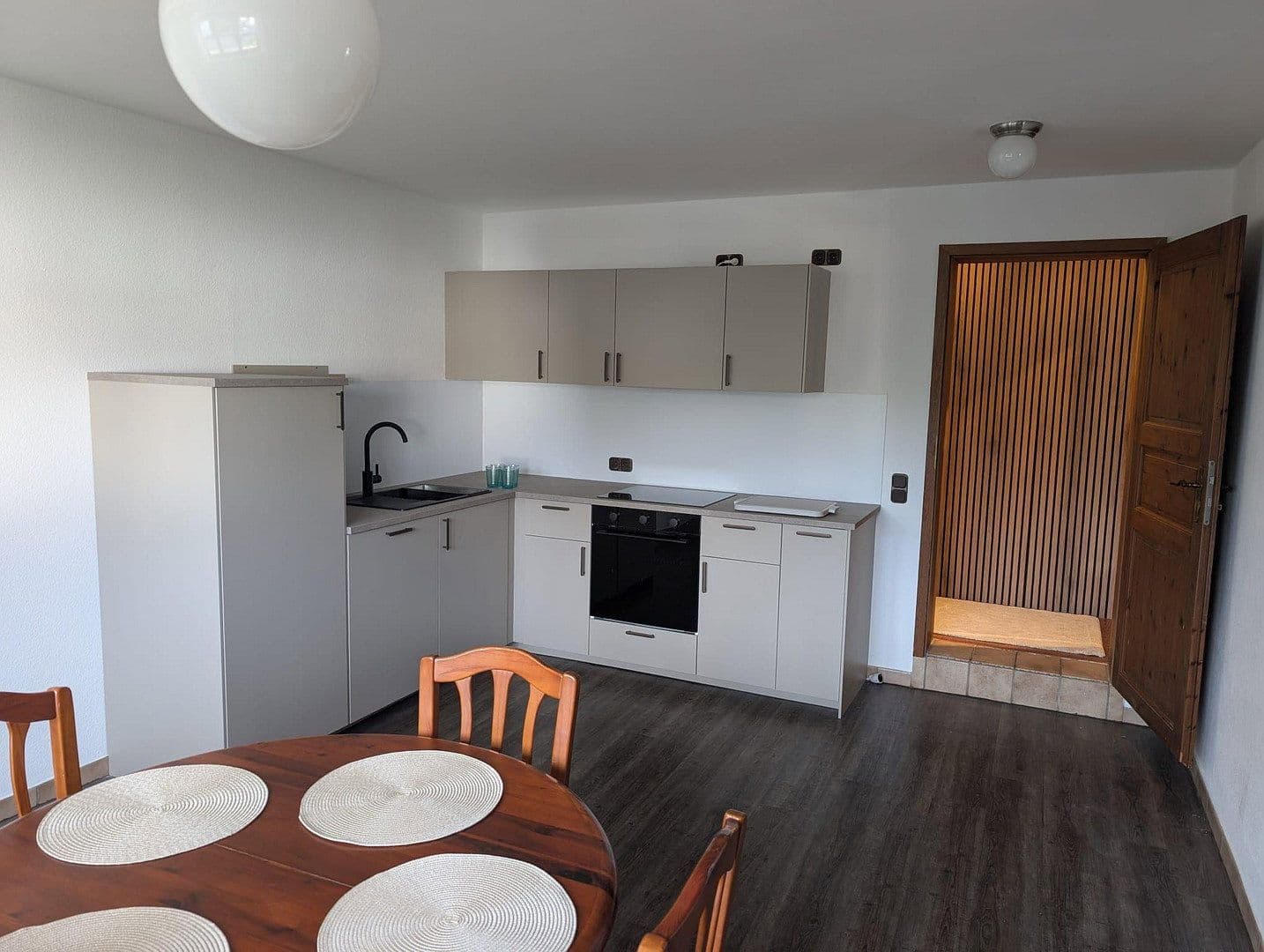 Pronájem bytu 3+1 78 m², Ippendorf, Severní Porýní-Vestfálsko Pronájem bytu 3+1 78 m², Ippendorf, Severní Porýní-Vestfálsko