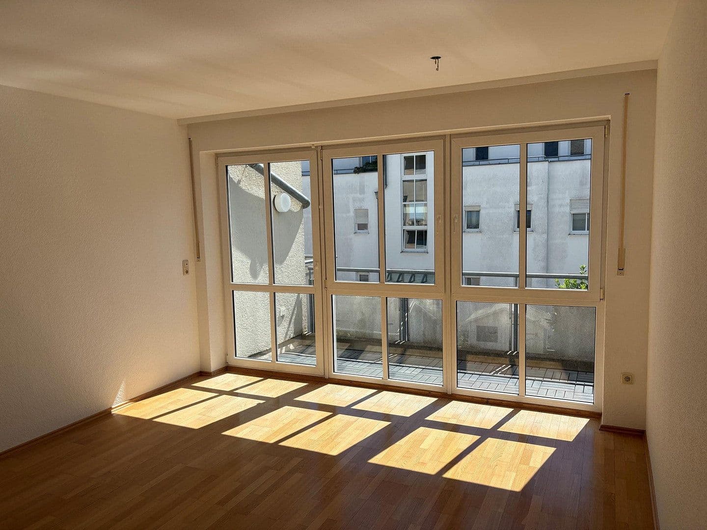 Pronájem bytu 2+1 51 m², Oberländerstrasse 76, Augsburg, Bavorsko Pronájem bytu 2+1 51 m², Oberländerstrasse 76, Augsburg, Bavorsko