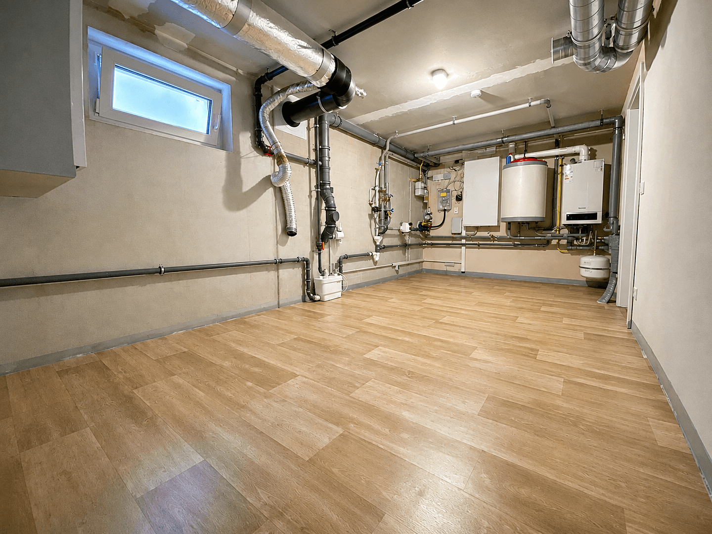 Prodej domu 164 m², pozemek 165 m², Adelsdorf, Bavorsko Prodej domu 164 m², pozemek 165 m², Adelsdorf, Bavorsko