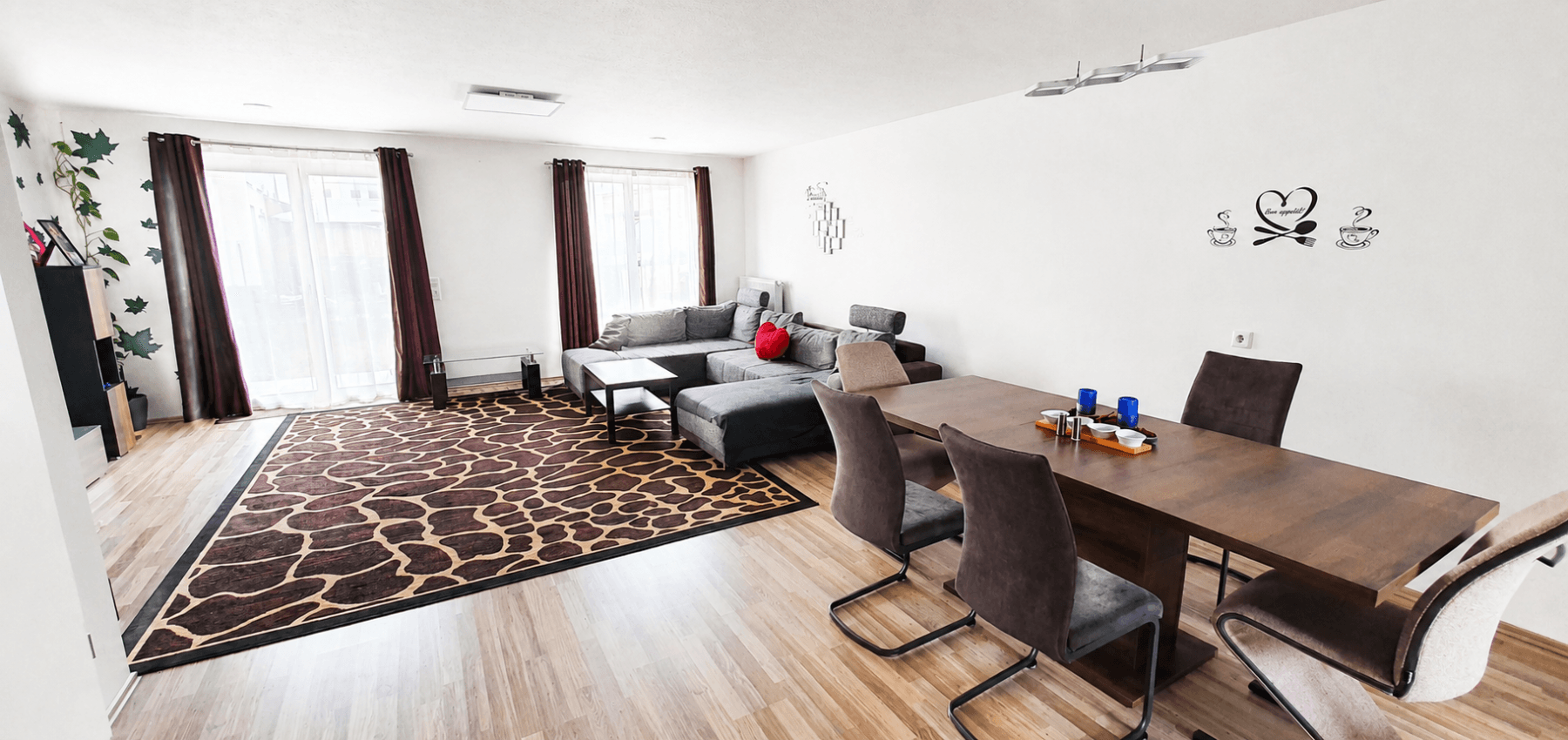 Prodej domu 164 m², pozemek 165 m², Adelsdorf, Bavorsko Prodej domu 164 m², pozemek 165 m², Adelsdorf, Bavorsko