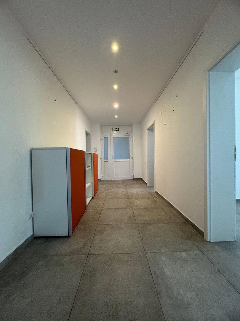 Pronájem kanceláře 110 m², Stuttgart, Bádensko-Württembersko Pronájem kanceláře 110 m², Stuttgart, Bádensko-Württembersko