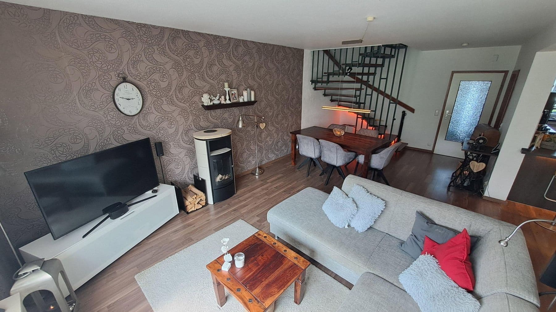 Prodej domu 135 m², pozemek 220 m², Laatzen, Dolní Sasko Prodej domu 135 m², pozemek 220 m², Laatzen, Dolní Sasko
