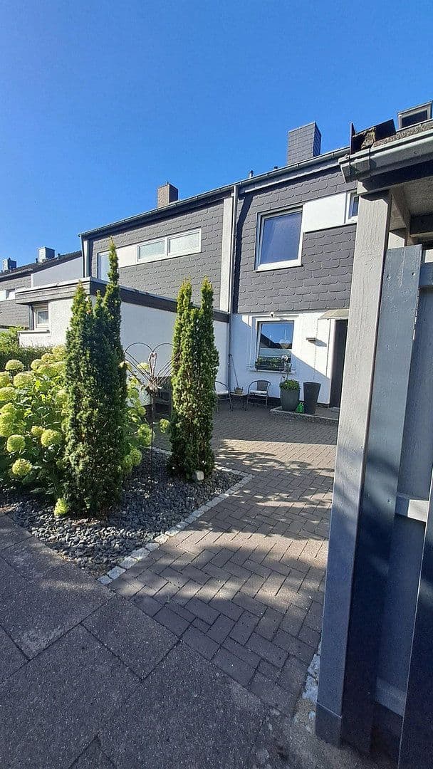 Prodej domu 135 m², pozemek 220 m², Laatzen, Dolní Sasko Prodej domu 135 m², pozemek 220 m², Laatzen, Dolní Sasko