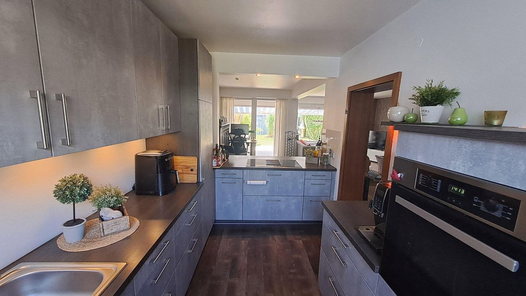 Prodej domu 135 m², pozemek 220 m², Laatzen, Dolní Sasko Prodej domu 135 m², pozemek 220 m², Laatzen, Dolní Sasko