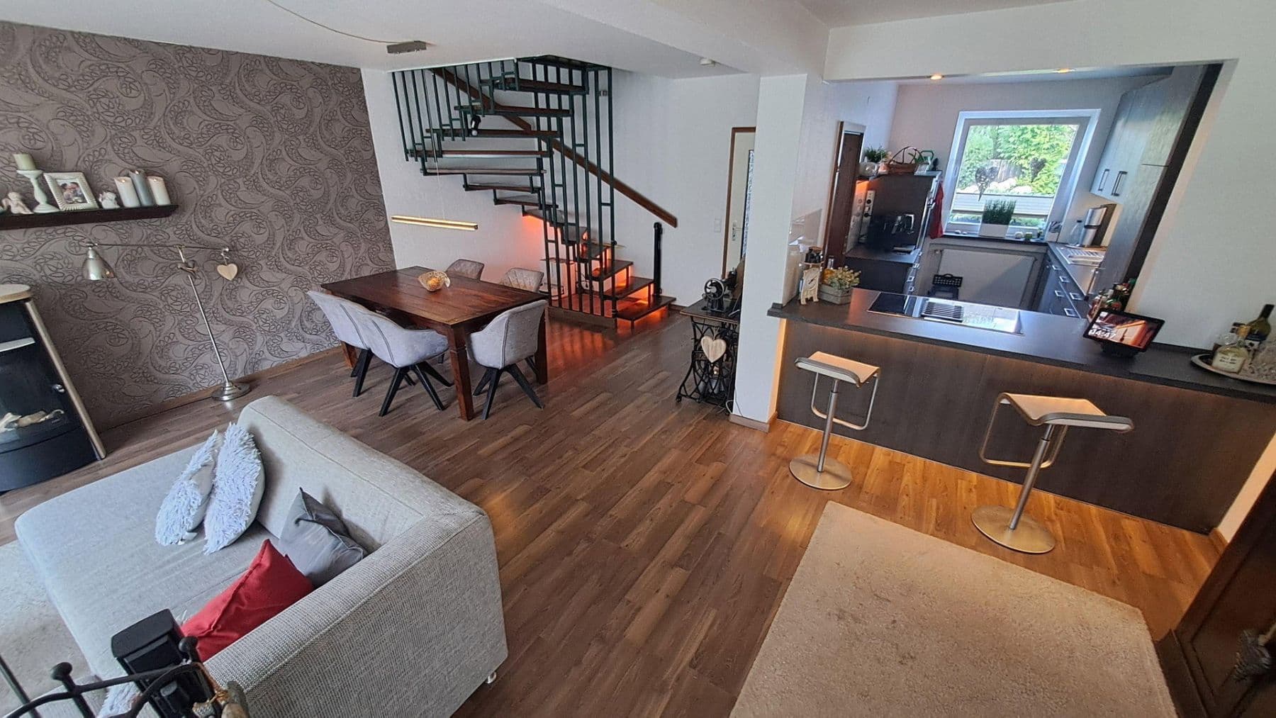 Prodej domu 135 m², pozemek 220 m², Laatzen, Dolní Sasko Prodej domu 135 m², pozemek 220 m², Laatzen, Dolní Sasko
