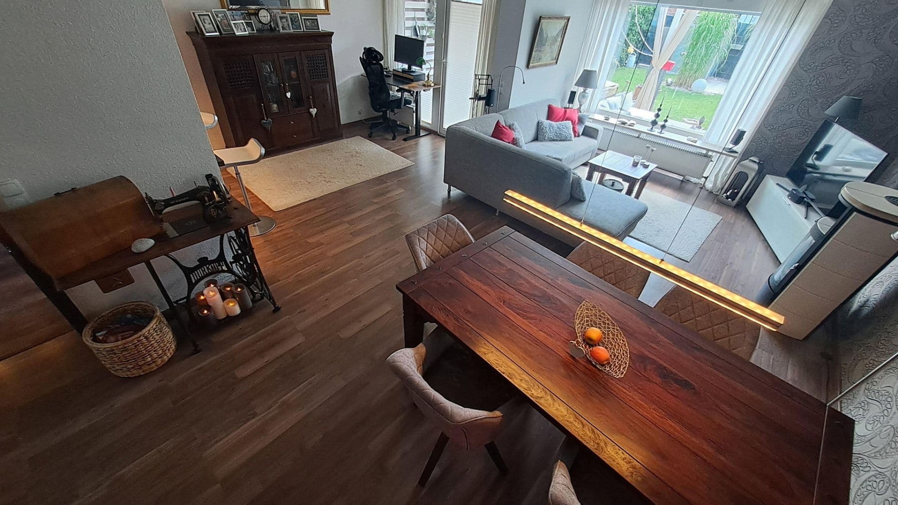 Prodej domu 135 m², pozemek 220 m², Laatzen, Dolní Sasko Prodej domu 135 m², pozemek 220 m², Laatzen, Dolní Sasko
