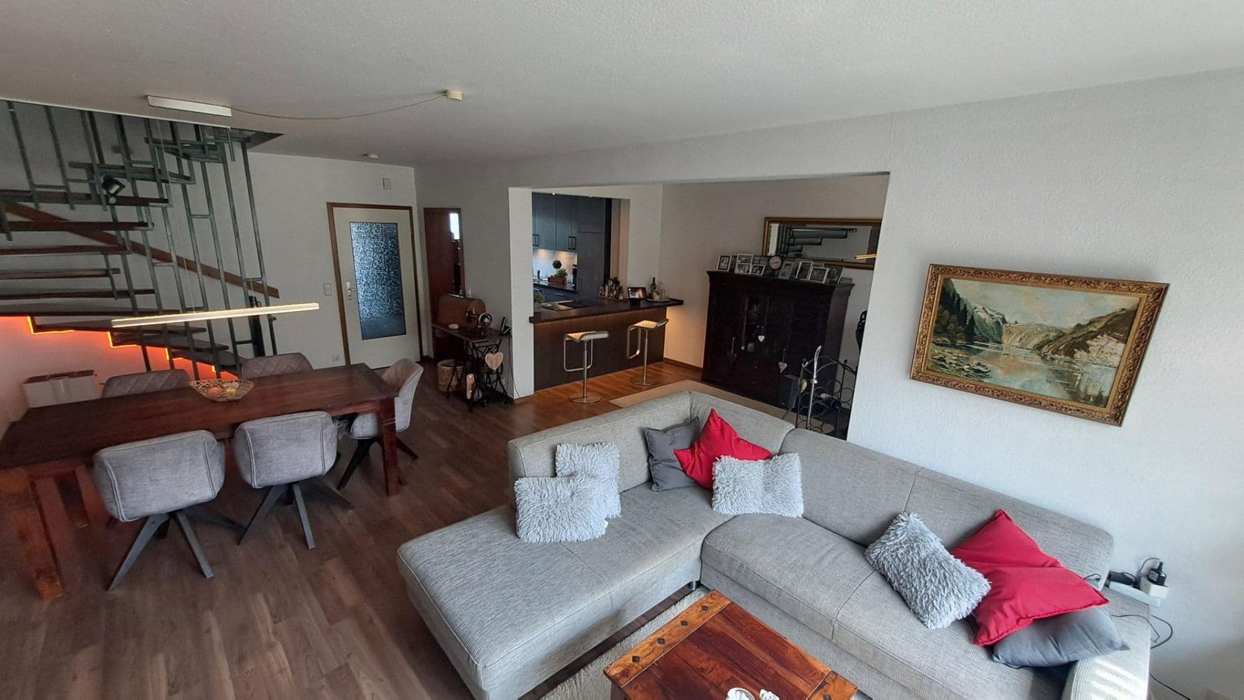 Prodej domu 135 m², pozemek 220 m², Laatzen, Dolní Sasko Prodej domu 135 m², pozemek 220 m², Laatzen, Dolní Sasko