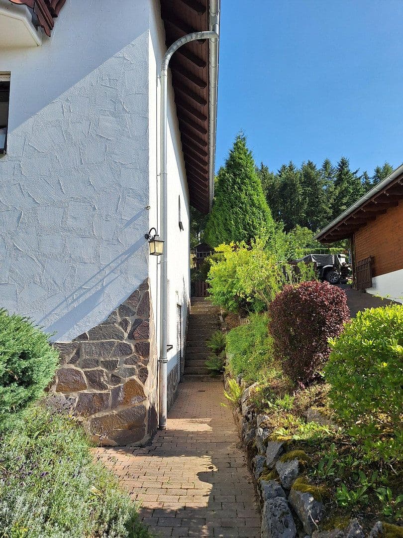 Prodej domu 240 m², pozemek 800 m², Trinkbornstrasse 15, Waldsolms, Hessen Prodej domu 240 m², pozemek 800 m², Trinkbornstrasse 15, Waldsolms, Hessen