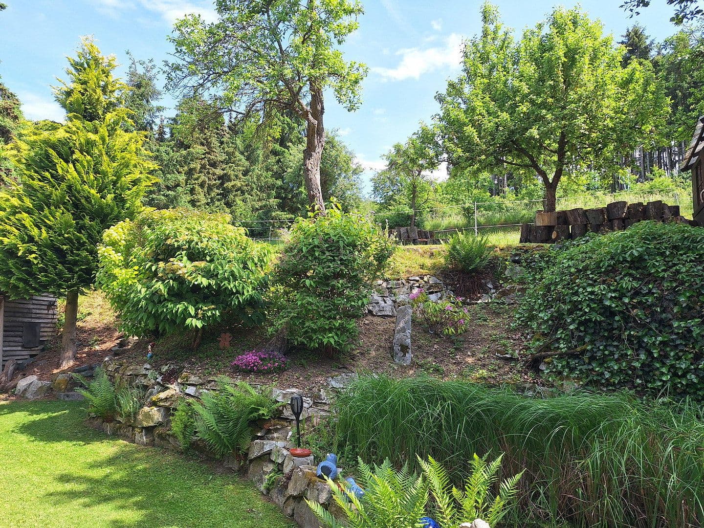 Prodej domu 240 m², pozemek 800 m², Trinkbornstrasse 15, Waldsolms, Hessen Prodej domu 240 m², pozemek 800 m², Trinkbornstrasse 15, Waldsolms, Hessen