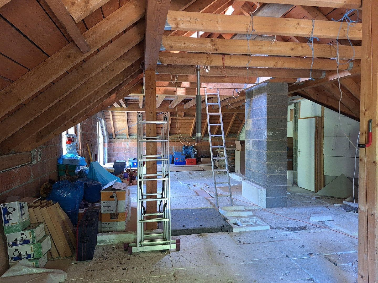 Prodej domu 240 m², pozemek 800 m², Trinkbornstrasse 15, Waldsolms, Hessen Prodej domu 240 m², pozemek 800 m², Trinkbornstrasse 15, Waldsolms, Hessen
