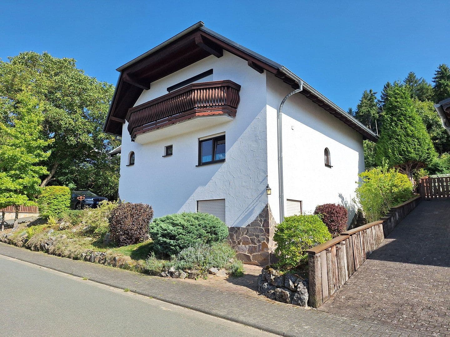 Prodej domu 240 m², pozemek 800 m², Trinkbornstrasse 15, Waldsolms, Hessen Prodej domu 240 m², pozemek 800 m², Trinkbornstrasse 15, Waldsolms, Hessen