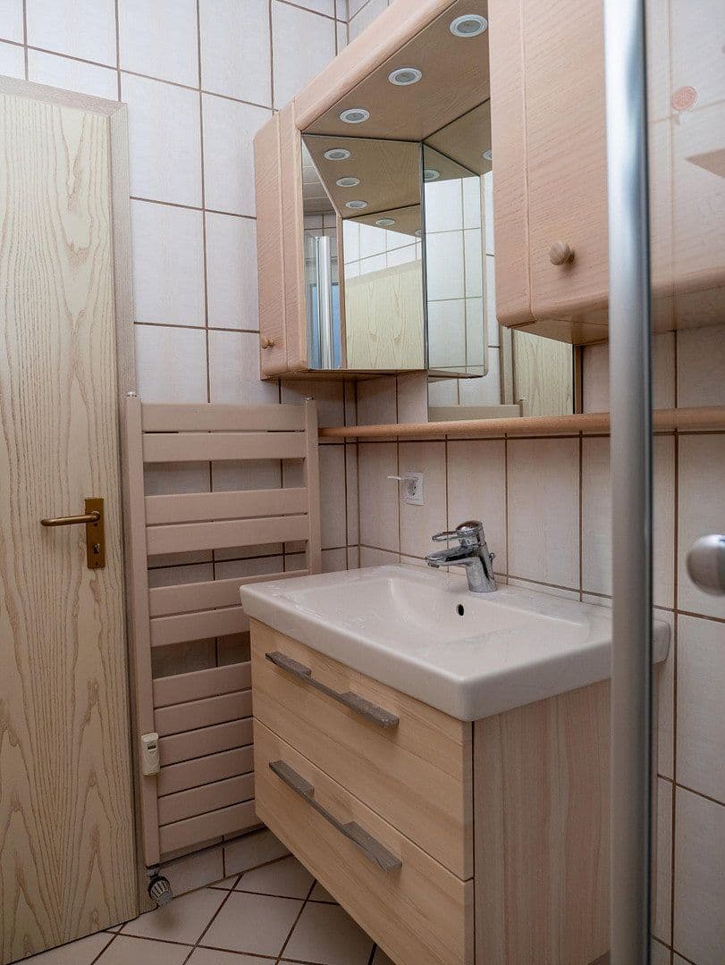 Pronájem bytu 4+1 91 m², Burgstraße 20, Duisburg, Severní Porýní-Vestfálsko Pronájem bytu 4+1 91 m², Burgstraße 20, Duisburg, Severní Porýní-Vestfálsko