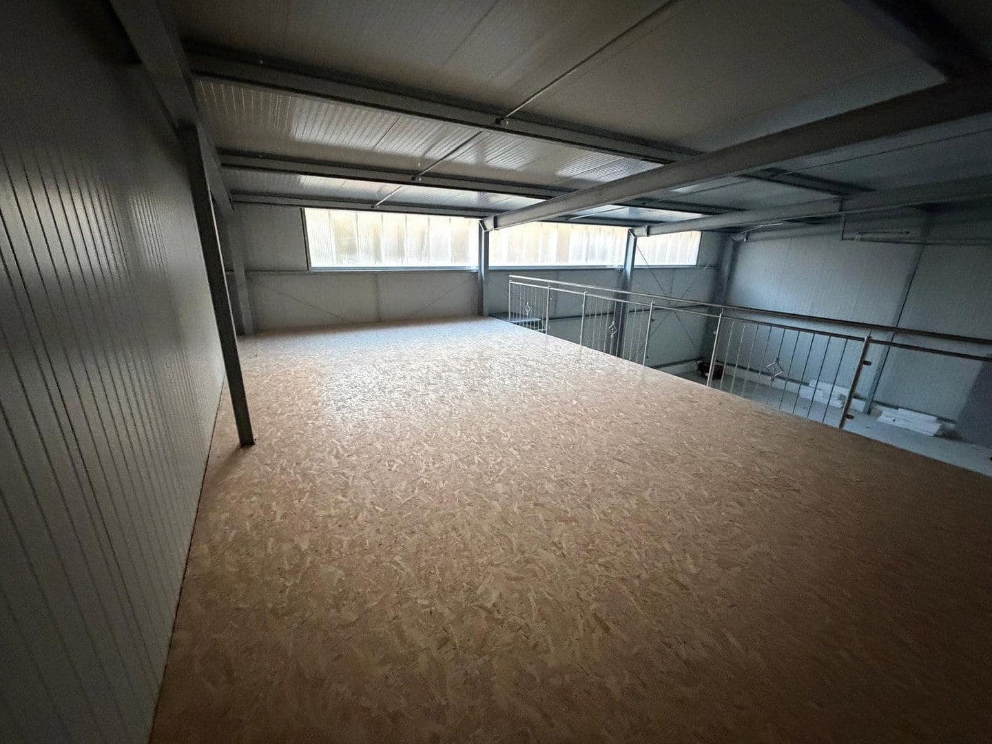 Pronájem nebytového prostoru 1.100 m², Zeilstraße 90, Buseck, Hessen Pronájem nebytového prostoru 1.100 m², Zeilstraße 90, Buseck, Hessen