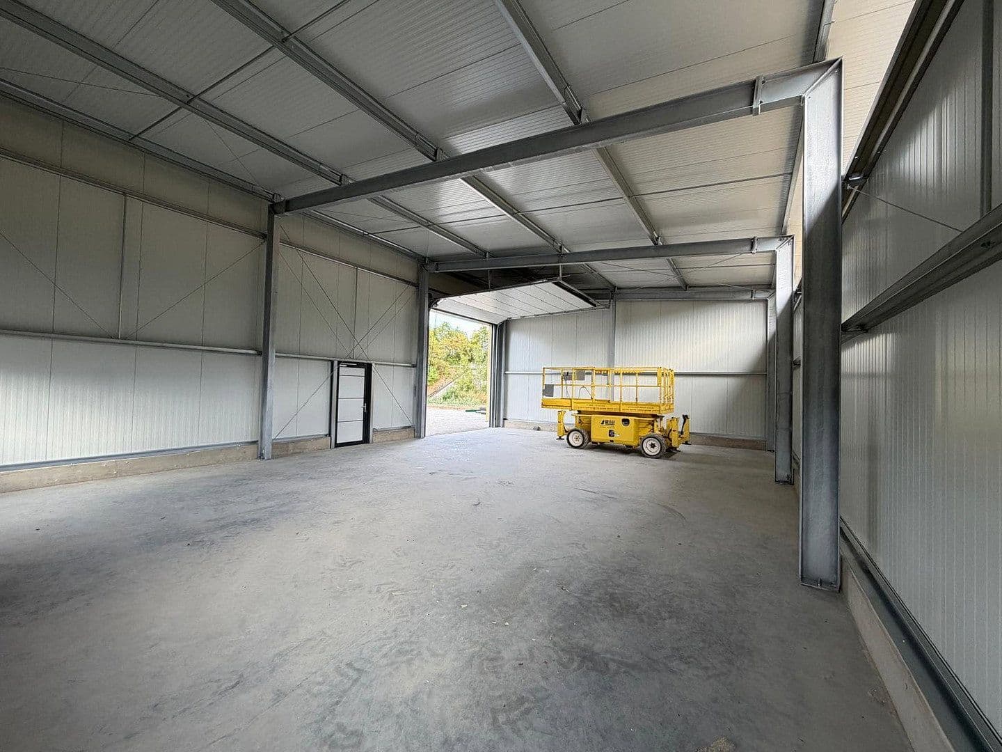 Pronájem nebytového prostoru 1.100 m², Zeilstraße 90, Buseck, Hessen Pronájem nebytového prostoru 1.100 m², Zeilstraße 90, Buseck, Hessen