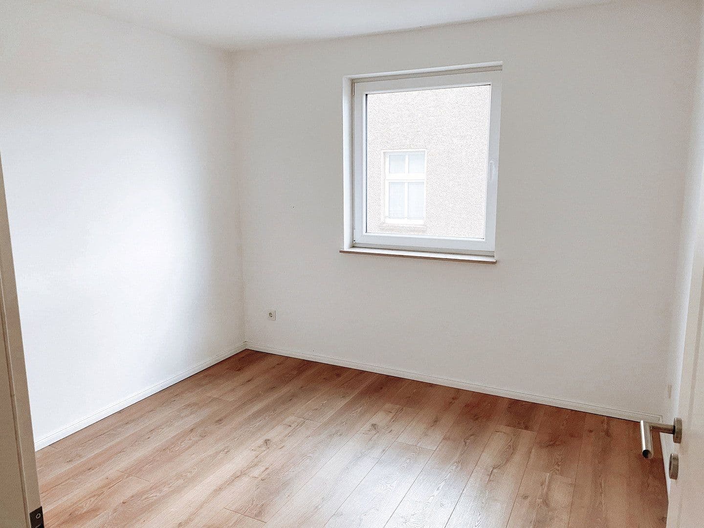 Pronájem bytu 3+1 55 m², Grünauer Str. 40, Berlin, Berlín Pronájem bytu 3+1 55 m², Grünauer Str. 40, Berlin, Berlín