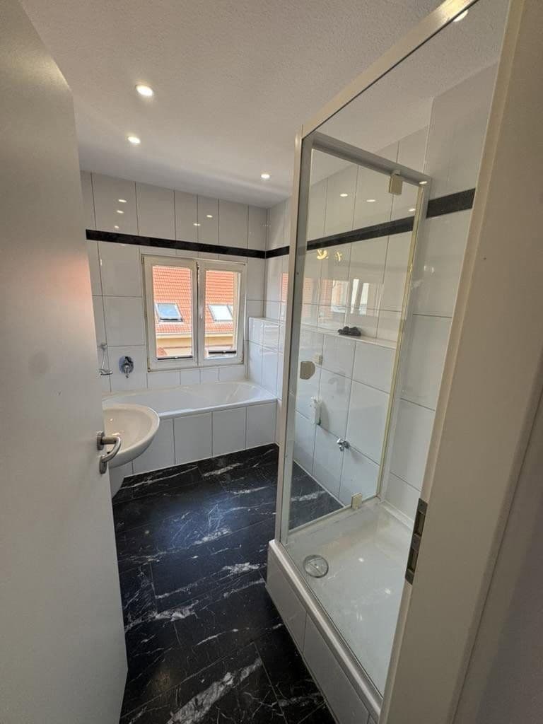 Pronájem bytu 3+1 83 m², Ankerstrasse 12, Halle (Saale), Sasko-Anhaltsko Pronájem bytu 3+1 83 m², Ankerstrasse 12, Halle (Saale), Sasko-Anhaltsko
