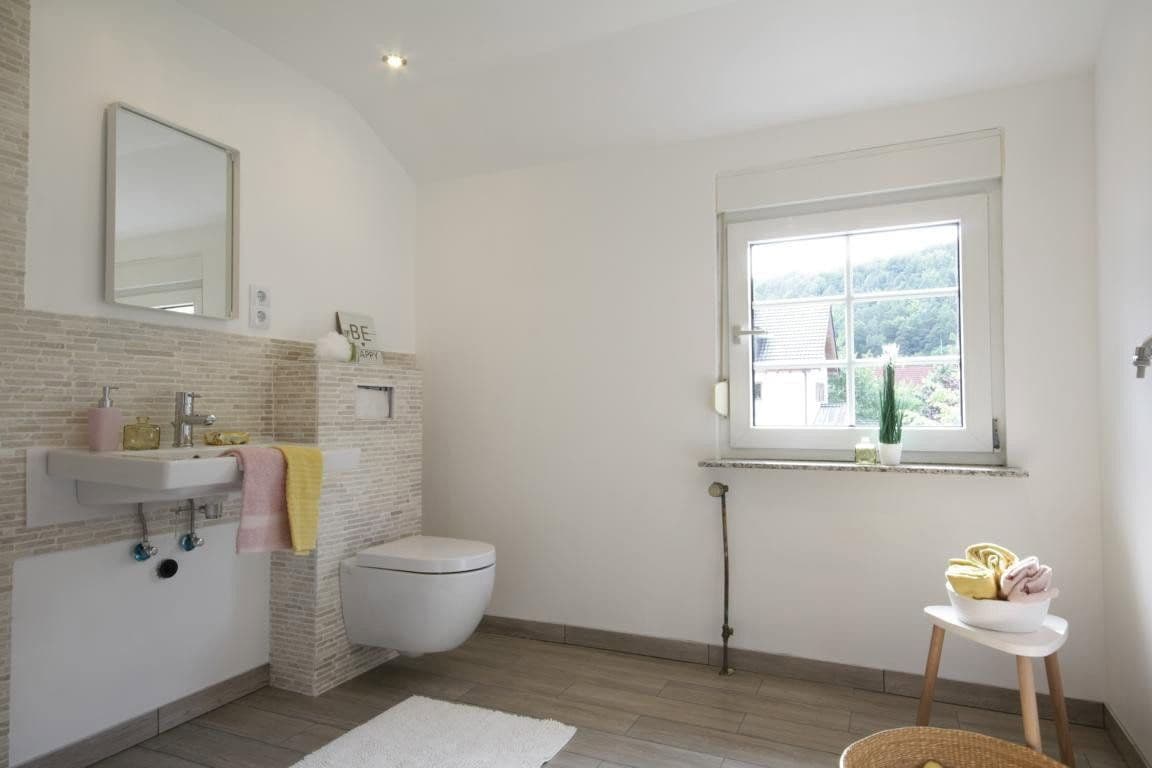 Prodej bytu 6+1 128 m², Bahnhofstr. 81, Hauenstein, Porýní-Falc Prodej bytu 6+1 128 m², Bahnhofstr. 81, Hauenstein, Porýní-Falc
