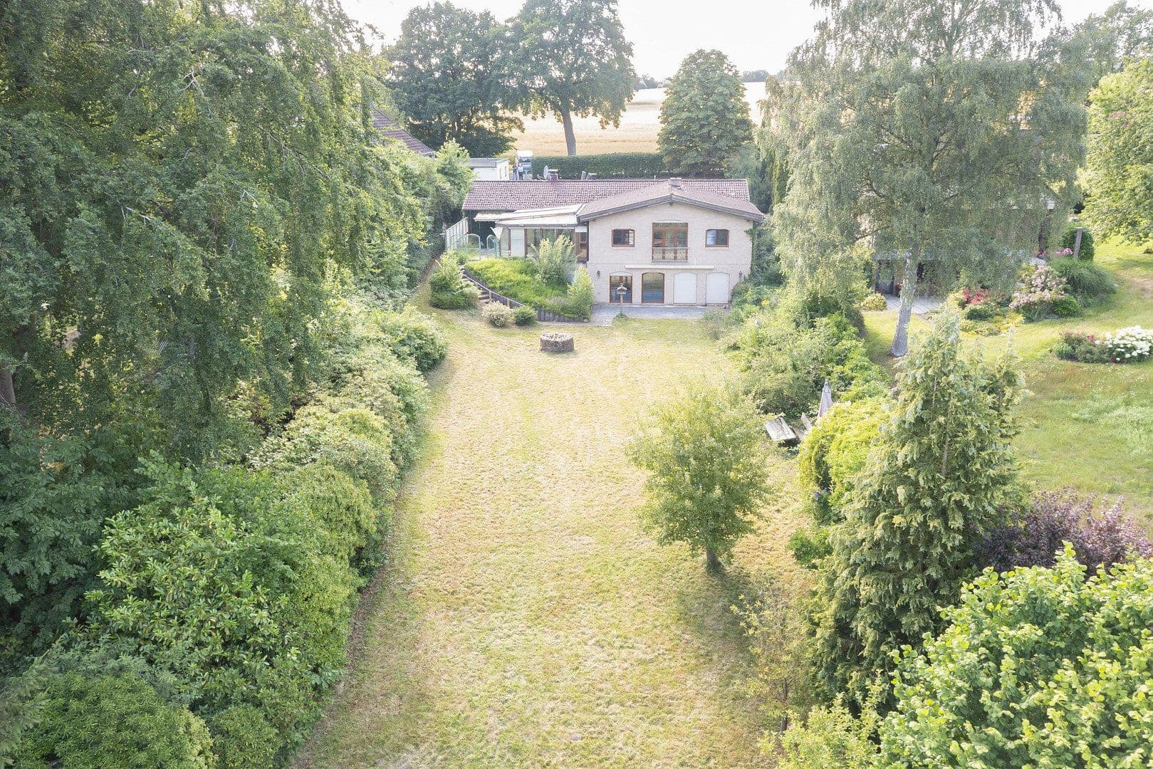 Prodej domu 248 m², pozemek 2.428 m², Bad Schwartau, Šlesvicko-Holštýnsko Prodej domu 248 m², pozemek 2.428 m², Bad Schwartau, Šlesvicko-Holštýnsko