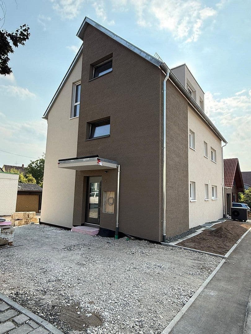 Pronájem bytu 4+1 77 m², Esslingen am Neckar, Bádensko-Württembersko Pronájem bytu 4+1 77 m², Esslingen am Neckar, Bádensko-Württembersko