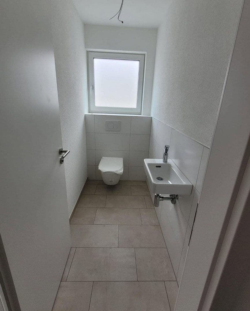 Pronájem bytu 4+1 77 m², Esslingen am Neckar, Bádensko-Württembersko Pronájem bytu 4+1 77 m², Esslingen am Neckar, Bádensko-Württembersko