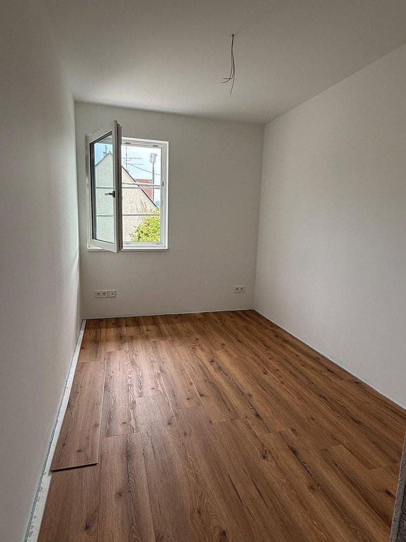 Pronájem bytu 4+1 77 m², Esslingen am Neckar, Bádensko-Württembersko Pronájem bytu 4+1 77 m², Esslingen am Neckar, Bádensko-Württembersko