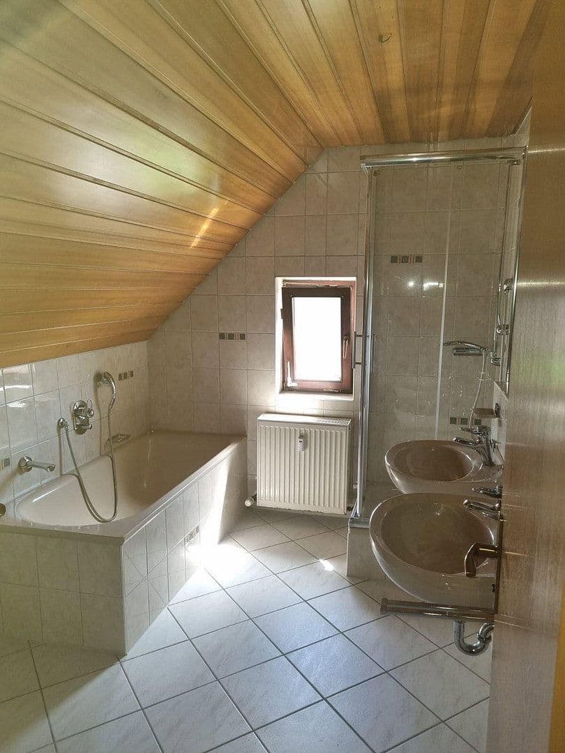 Pronájem bytu 3+1 76 m², Hauptstr. 17, Neuweiler, Bádensko-Württembersko Pronájem bytu 3+1 76 m², Hauptstr. 17, Neuweiler, Bádensko-Württembersko
