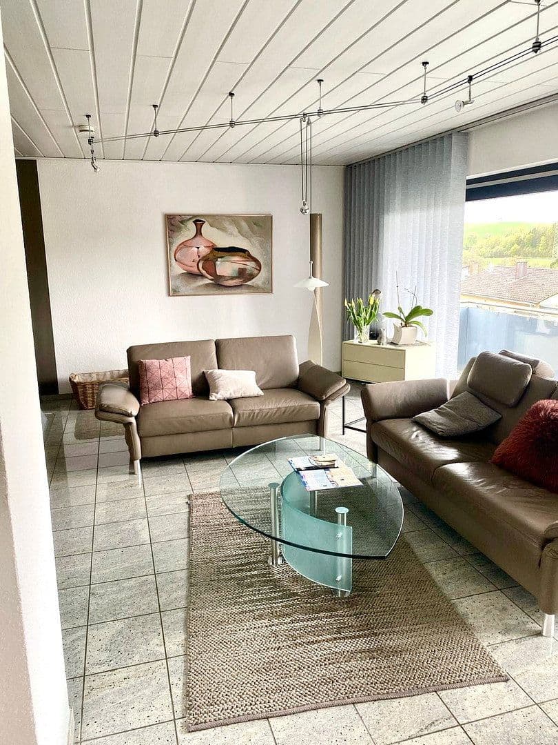 Prodej domu 160 m², pozemek 950 m², Hainstraße 15, Billigheim, Bádensko-Württembersko Prodej domu 160 m², pozemek 950 m², Hainstraße 15, Billigheim, Bádensko-Württembersko