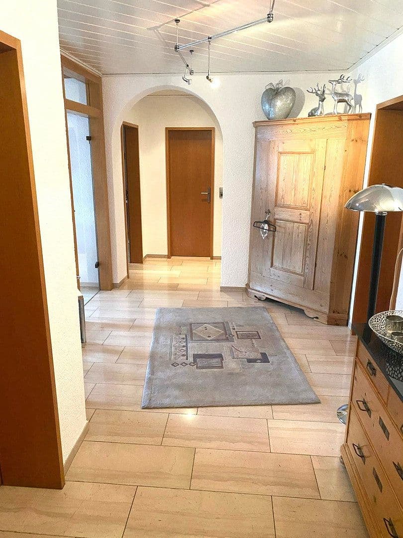 Prodej domu 160 m², pozemek 950 m², Hainstraße 15, Billigheim, Bádensko-Württembersko Prodej domu 160 m², pozemek 950 m², Hainstraße 15, Billigheim, Bádensko-Württembersko