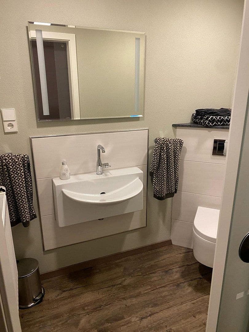 Prodej domu 160 m², pozemek 950 m², Hainstraße 15, Billigheim, Bádensko-Württembersko Prodej domu 160 m², pozemek 950 m², Hainstraße 15, Billigheim, Bádensko-Württembersko