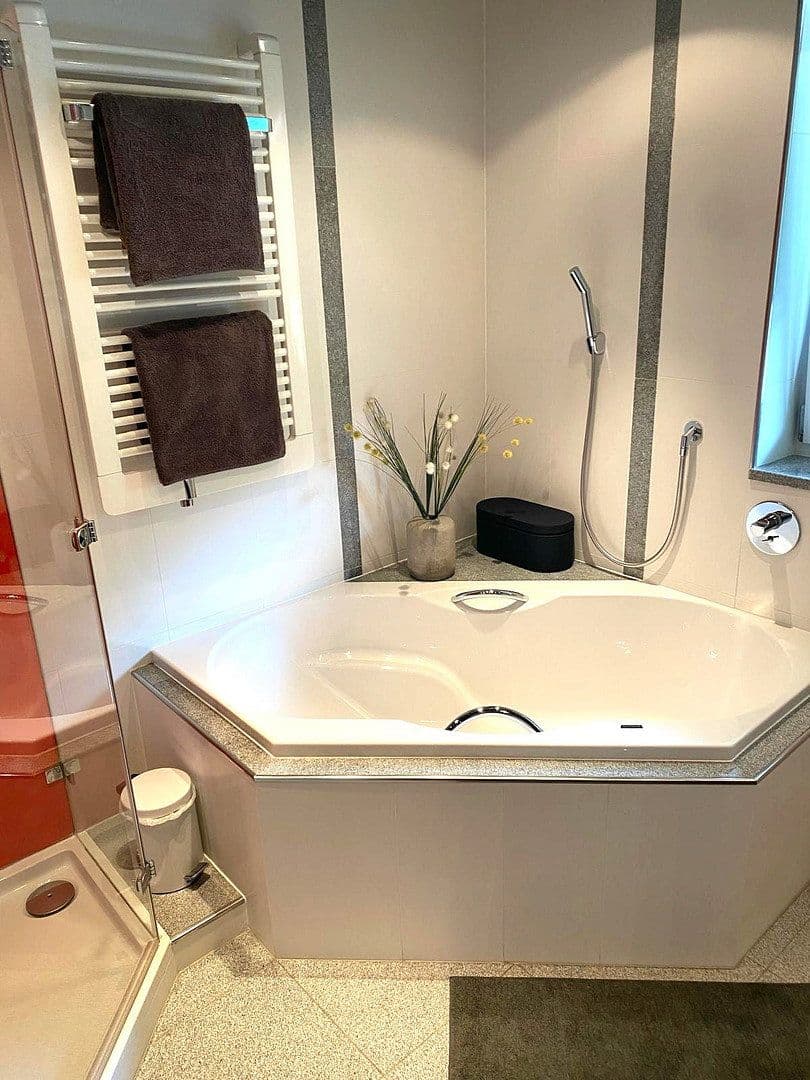 Prodej domu 160 m², pozemek 950 m², Hainstraße 15, Billigheim, Bádensko-Württembersko Prodej domu 160 m², pozemek 950 m², Hainstraße 15, Billigheim, Bádensko-Württembersko