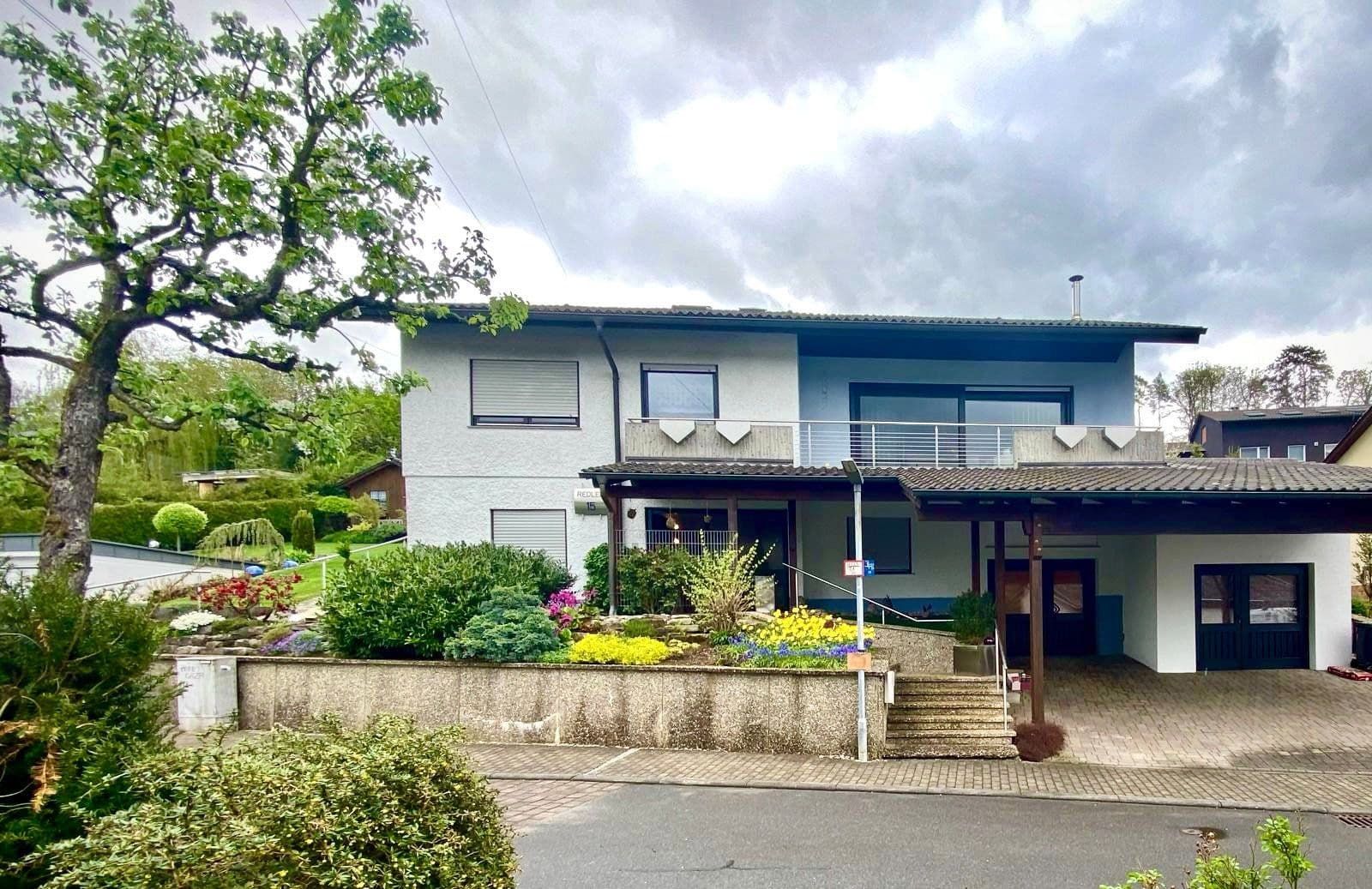 Prodej domu 160 m², pozemek 950 m², Hainstraße 15, Billigheim, Bádensko-Württembersko Prodej domu 160 m², pozemek 950 m², Hainstraße 15, Billigheim, Bádensko-Württembersko