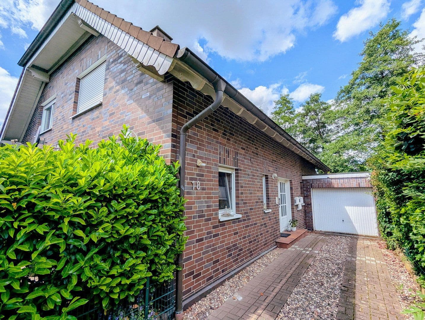 Prodej domu 216 m², pozemek 432 m², Langenfeld (Rheinland), Severní Porýní-Vestfálsko Prodej domu 216 m², pozemek 432 m², Langenfeld (Rheinland), Severní Porýní-Vestfálsko