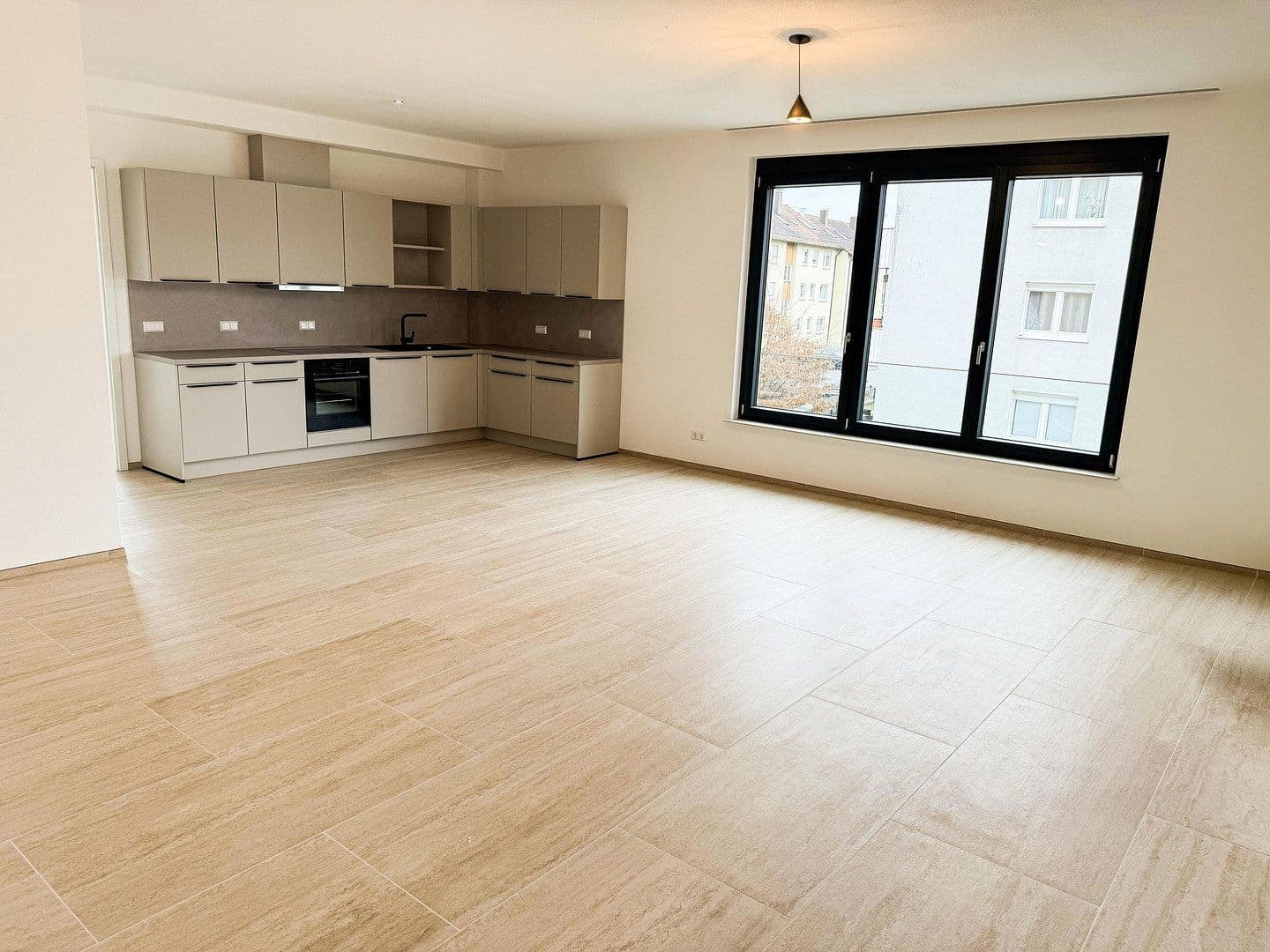 Pronájem bytu 4+1 124 m², Justinus-Kerner-Str. 23, Denkendorf, Bádensko-Württembersko Pronájem bytu 4+1 124 m², Justinus-Kerner-Str. 23, Denkendorf, Bádensko-Württembersko