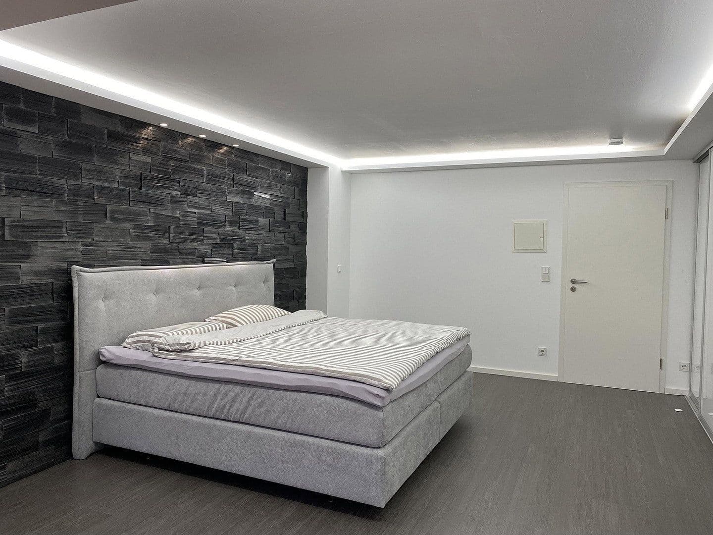 Pronájem bytu 6+1 304 m², Badstr. 131, Egloffstein, Bavorsko Pronájem bytu 6+1 304 m², Badstr. 131, Egloffstein, Bavorsko