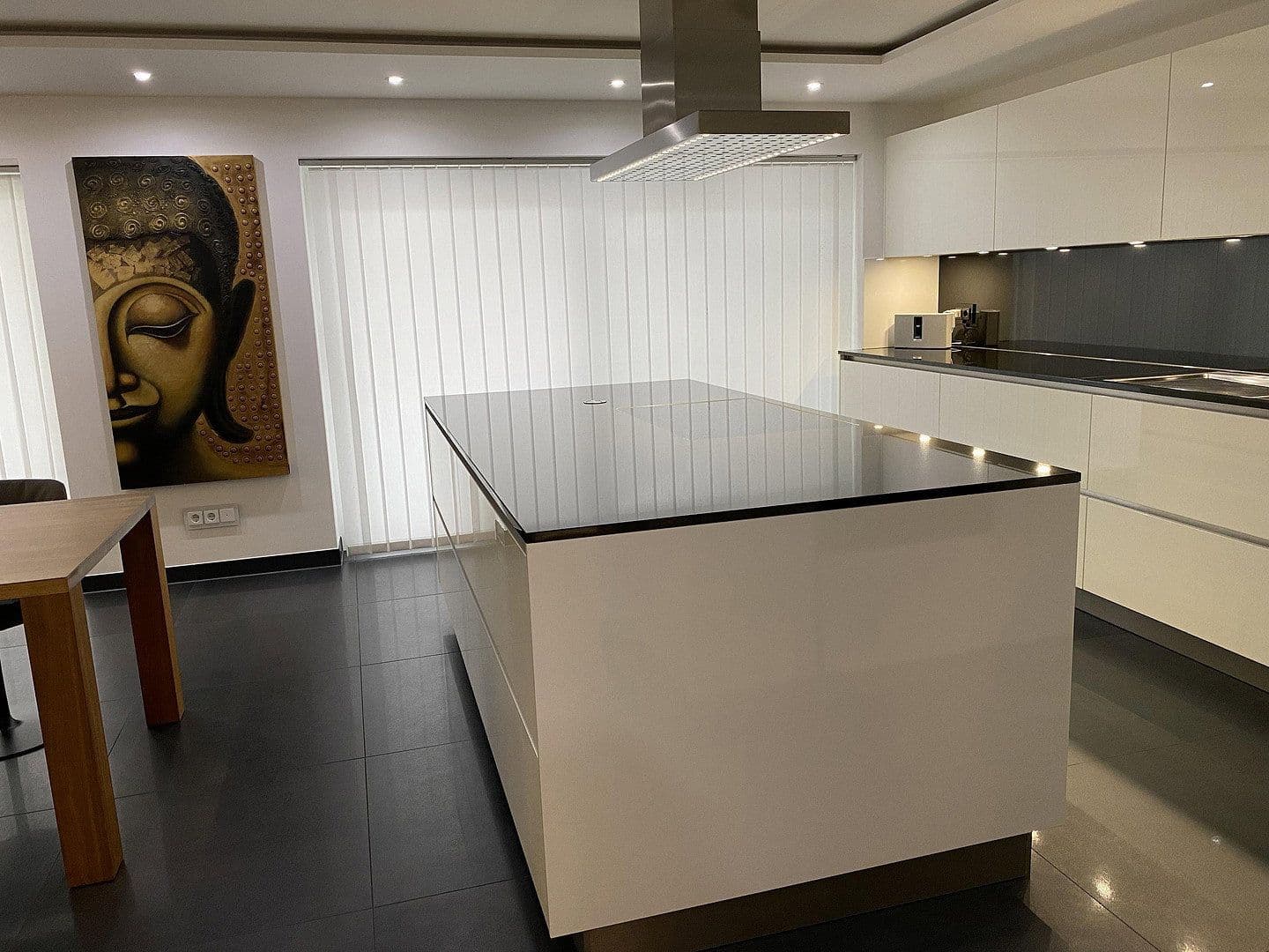 Pronájem bytu 6+1 304 m², Badstr. 131, Egloffstein, Bavorsko Pronájem bytu 6+1 304 m², Badstr. 131, Egloffstein, Bavorsko