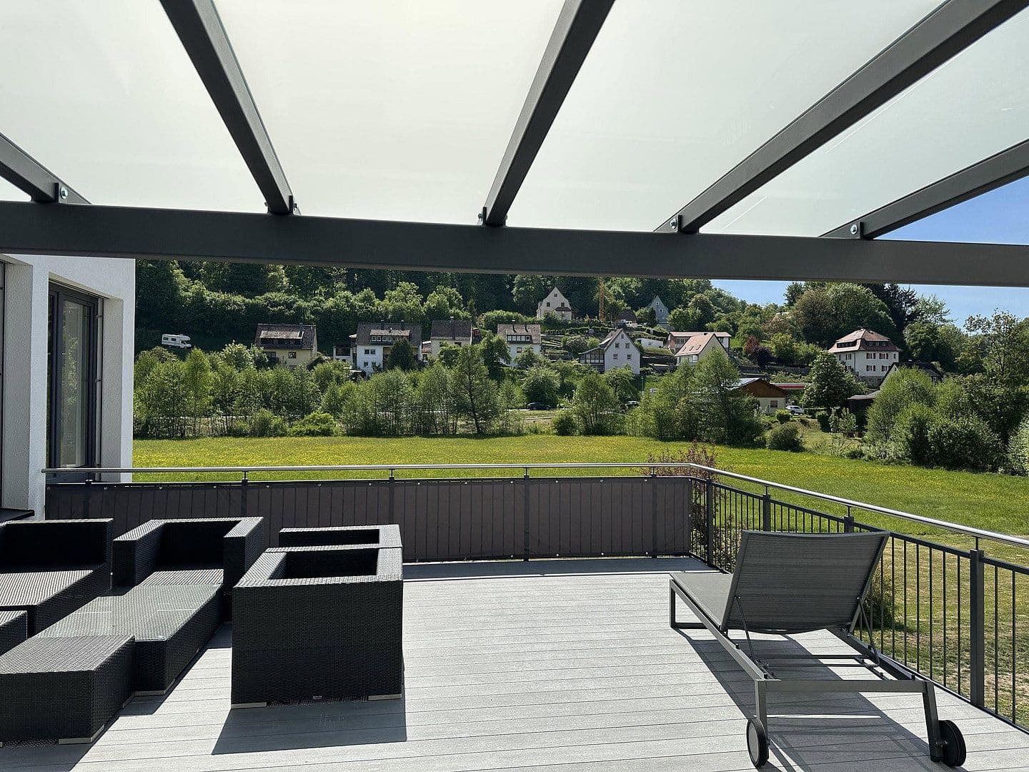 Pronájem bytu 6+1 304 m², Badstr. 131, Egloffstein, Bavorsko Pronájem bytu 6+1 304 m², Badstr. 131, Egloffstein, Bavorsko