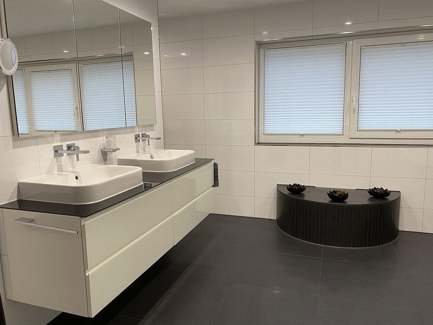 Pronájem bytu 6+1 304 m², Badstr. 131, Egloffstein, Bavorsko Pronájem bytu 6+1 304 m², Badstr. 131, Egloffstein, Bavorsko