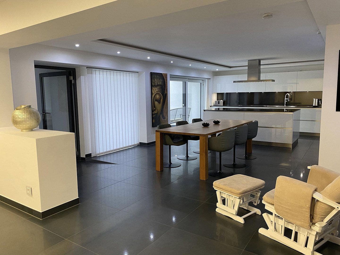 Pronájem bytu 6+1 304 m², Badstr. 131, Egloffstein, Bavorsko Pronájem bytu 6+1 304 m², Badstr. 131, Egloffstein, Bavorsko