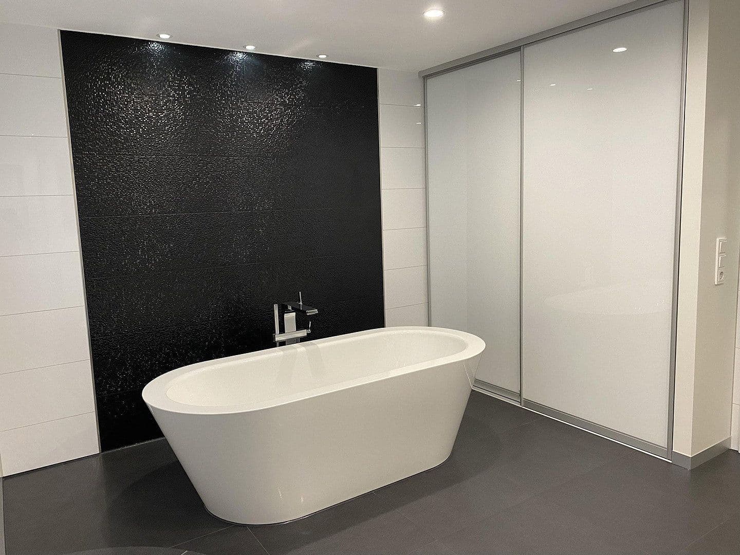 Pronájem bytu 6+1 304 m², Badstr. 131, Egloffstein, Bavorsko Pronájem bytu 6+1 304 m², Badstr. 131, Egloffstein, Bavorsko
