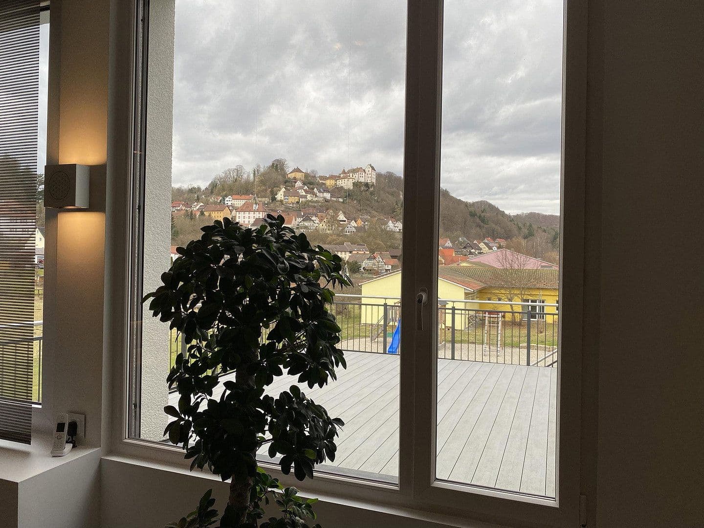 Pronájem bytu 6+1 304 m², Badstr. 131, Egloffstein, Bavorsko Pronájem bytu 6+1 304 m², Badstr. 131, Egloffstein, Bavorsko