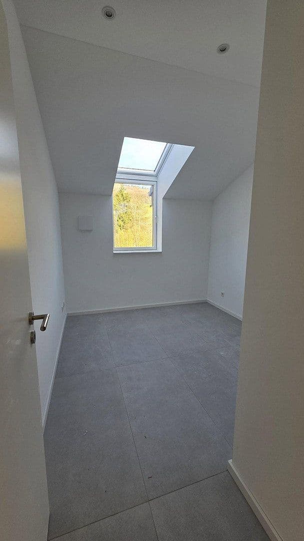 Pronájem bytu 4+1 114 m², Trier, Porýní-Falc Pronájem bytu 4+1 114 m², Trier, Porýní-Falc