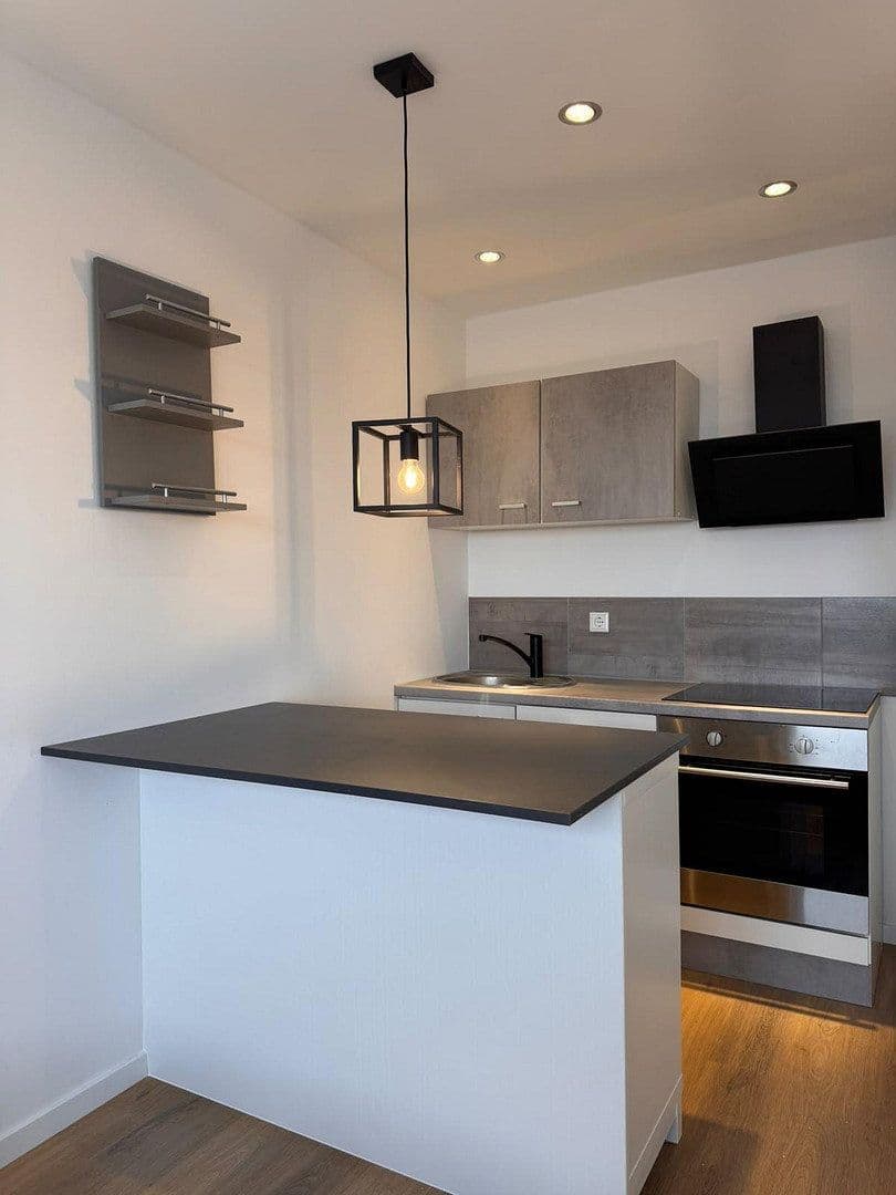 Pronájem bytu 1+1 25 m², Liebigstrasse 12, Karlsruhe, Bádensko-Württembersko Pronájem bytu 1+1 25 m², Liebigstrasse 12, Karlsruhe, Bádensko-Württembersko