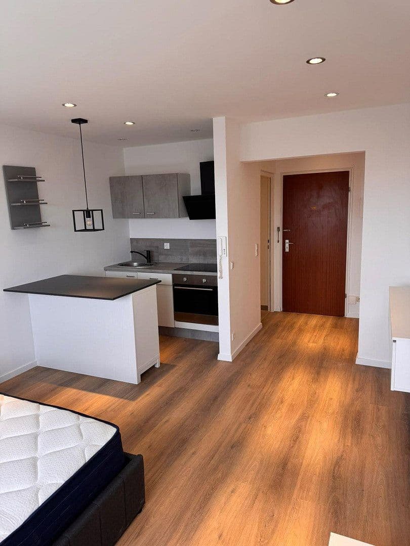 Pronájem bytu 1+1 25 m², Liebigstrasse 12, Karlsruhe, Bádensko-Württembersko Pronájem bytu 1+1 25 m², Liebigstrasse 12, Karlsruhe, Bádensko-Württembersko
